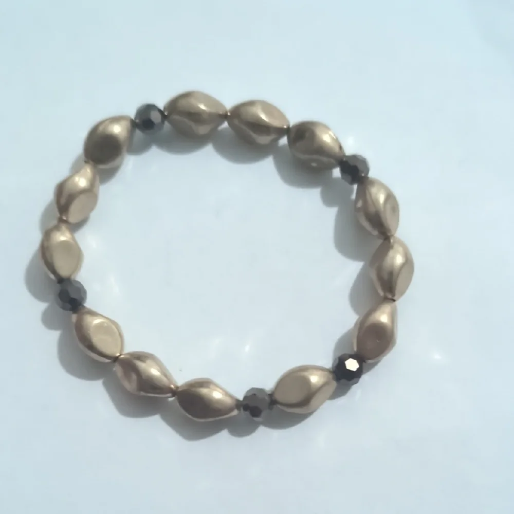 Source Unknown Gold‎ and Black Faceted Bead Bracelet